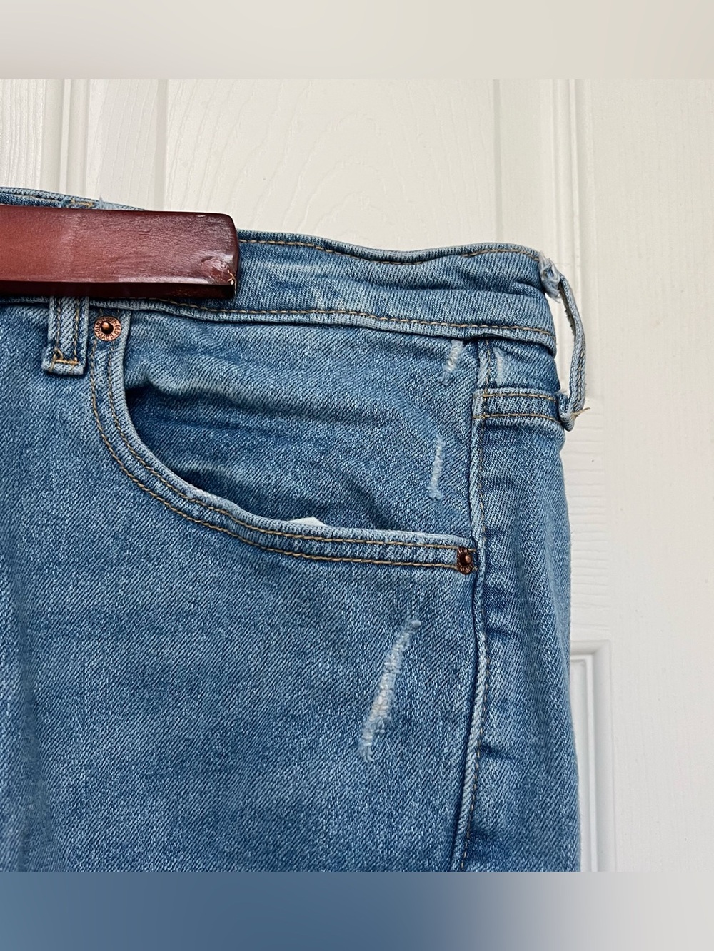 Lightly Distressed Blue Jeans 🫐 - Picture 7 of 9